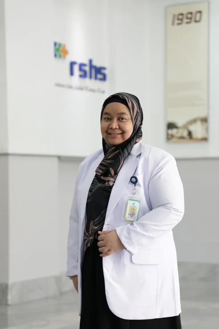 Dr. dr. Dewi Yulianti Bisri, Sp.An-TI., Subsp.N.An. (K)., Subsp.An.O. (K)., M.Kes.