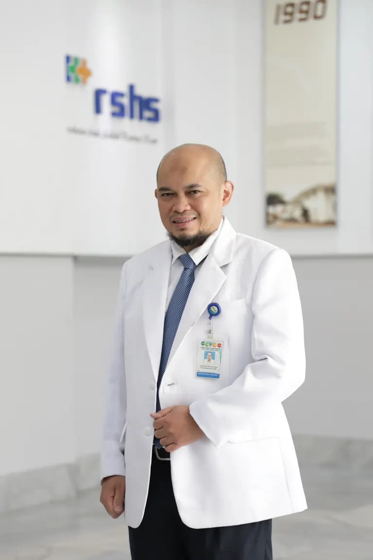Prof. Dr. dr. Suwarman, Sp.An-TI., Subsp.T.I. (K)., Subsp.M.N. (K)., M.Kes.